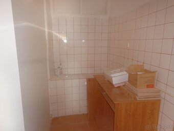 Prenájom - obchodný priestor 67 m2, Banská Bystrica,  centru - 2