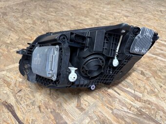 pravé predné svetlo Mercedes-Benz C-Class W205 facelift - 2