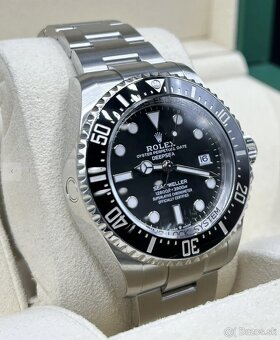 Rolex Oyster Perpetual Date - 2