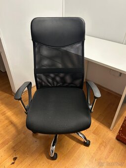 Pracovný stôl a stolička - 2