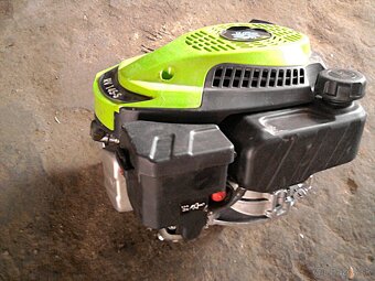 Predám motor z kosačky Fieldmann na ND. - 2