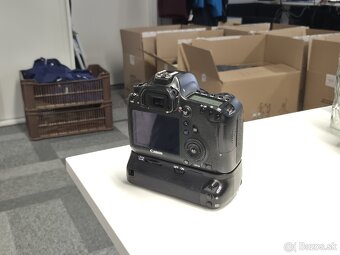 Canon EOS 6D + 50mm f/1.8 + Battery grip + 64GB SanDisk - 2