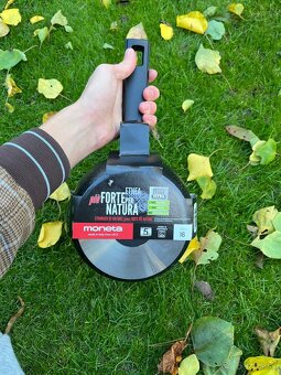 Moneta etnea panvica - 2