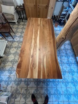 Masívny drevený stôl - 2