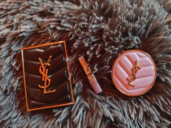 Tiene a licenka plus lesk na pery ysl - 2