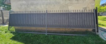 Kovana posuvna brana na kolajnice - 2