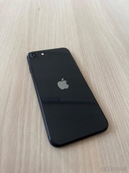Predám iPhone SE 2020 64gb Black - 2
