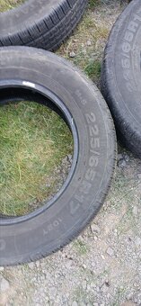 225/65R17 102T - 2