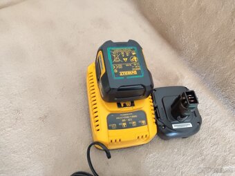 Predám nabíjačkou Dewalt+2baterky - 2