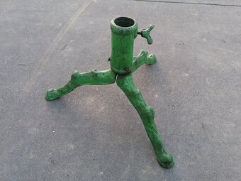 Predám starožitný stojan na Vianočný stromček - 2