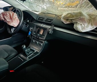 Volkswagen Passat Variant 2.0TDi , havarované - 2