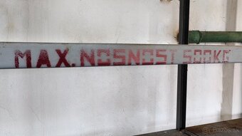 Kovové regály, prenášače, striekacia kabína. - 2