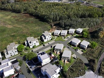 MODERNÉ BÝVANIE V DVOJDOMOCH V OBJATÍ PRÍRODY, Stupava - 2