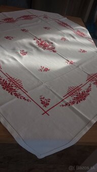 Vyšívaný obrus - 2