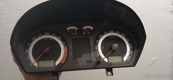 Škoda Fabia RS budík - 2