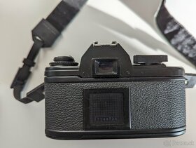 Nikon EM a objektívy - 2