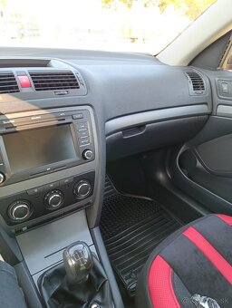 Octavia 1,6 benzín r.v. 2011 - 2