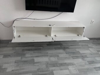 Skrinka pod TV - 2