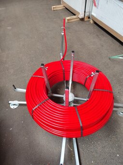 REHAU -skladací odvíjač pre potrubie PERT, PEX AL PEX - 2