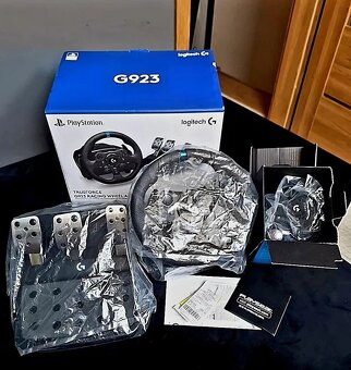 Logitech G923 + pedále + radiaca páka - 2