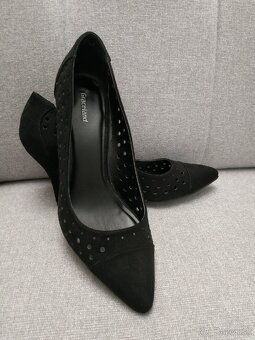 Čierne dámske semišové lodičky, č. 39, Zn. Graceland - 2