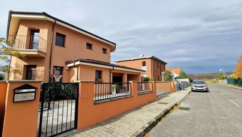 Predaj novostavba 5 izbový rodinný dom s garážou a pozemkom  - 2