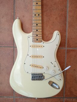 52 až 55 ročná vintage Maya Stratocaster (70. roky) - Japan - 2
