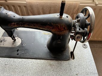 Šijací stroj - 2