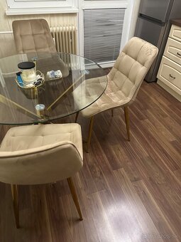 Stôl a stoličky - 2