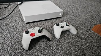 Xbox one S all digital + 130hier a 2 joypady - 2