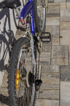 Odpružený horský bicykel modry - 2