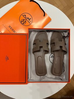 HERMES khaki šľapky v komplet balení - 2