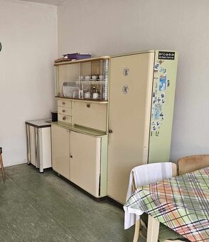 Darujeme - Retro kredenc - 2