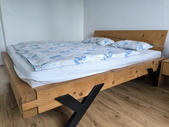 Predám manželskú posteľ 180x200 stolíky matrace rošty - 2