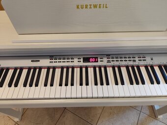 Klavír značky KURZWEIL - 2