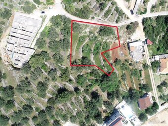 Stavebný pozemok 1355 m² s výhľadom na more – investičná prí - 2