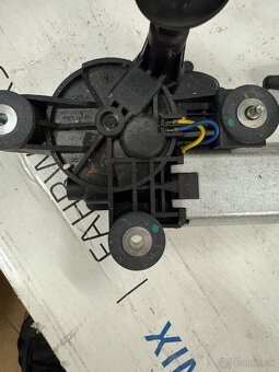 Fiat 500 zadny stierac - 2