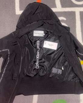 Bunda Calvin Klein v.128 s visačkou - 2