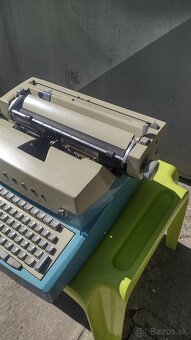 Predám elektrický písací stroj consul. - 2