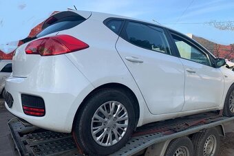 Kia Ceed 2015 predám PIATE DVERE, ZADNÝ NÁRAZNÍK, zadné svet - 2