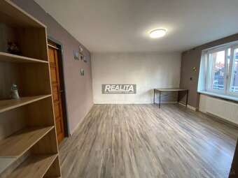 TEHLOVÝ 2-IZB.BYT , CENTRUM, VHODNÉ NA INVESTÍCIU AJ BÝVANIE - 2