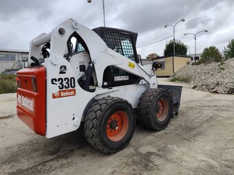 Nakladač Bobcat S330 + príslušenstvo. - 2