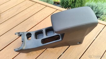 Suzuki Sx4 - laktova opierka so stredovym tunelom - nove - 2