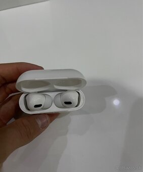 AirPods pro 3 - 2