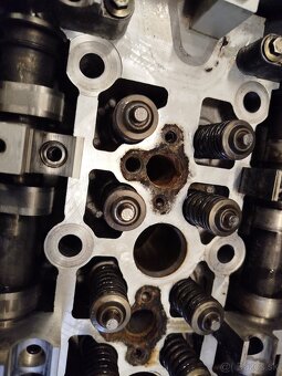 Hlava Motora Renault 2,5dti 107kw - 2