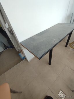 Čierno-sivý stôl - 2