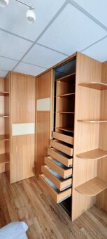 Vstavaná skriňa - 2