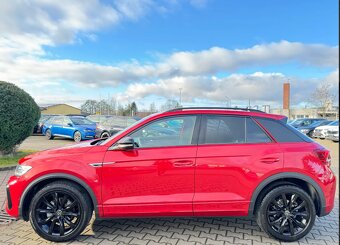 VW T-Roc R-Line 1,5TSi 110kW, 7000km vzáruke VW do 04/2029 - 2