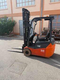 VZV elektricky trojkolesový vysokozdvizny vozík TOYOTA - 2