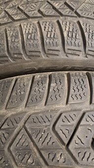 Predám 4ks jazdené zimné 215/55r17-98V Pirelli - 2